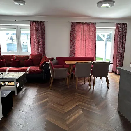 Gemuetliche Doppelhaushaelfte Mit Garten, Terrasse Ruhige Lage In