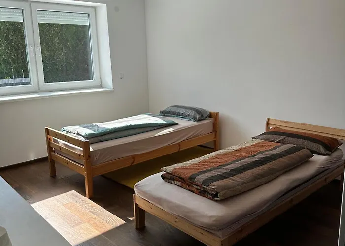 Gemuetliche Doppelhaushaelfte Mit Garten, Terrasse Ruhige Lage In