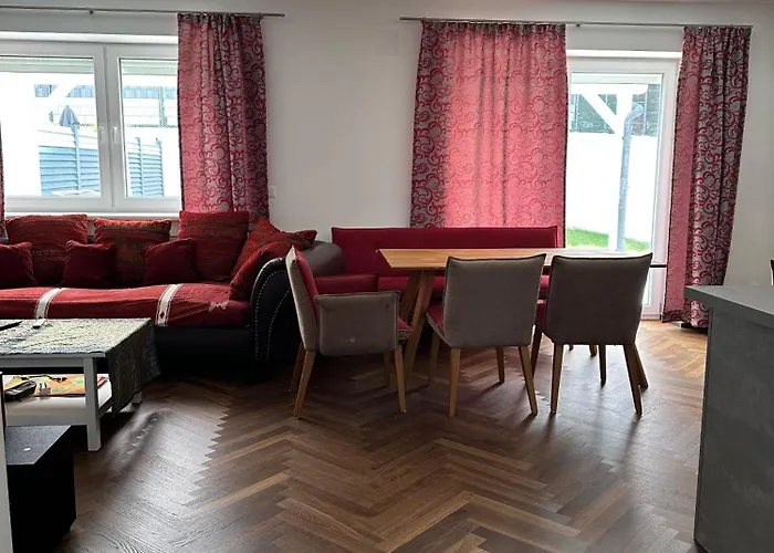 Gemuetliche Doppelhaushaelfte Mit Garten, Terrasse Ruhige Lage In