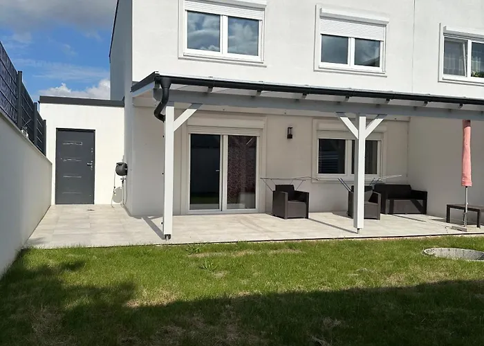 Gemuetliche Doppelhaushaelfte Mit Garten, Terrasse Ruhige Lage In Hobersdorf